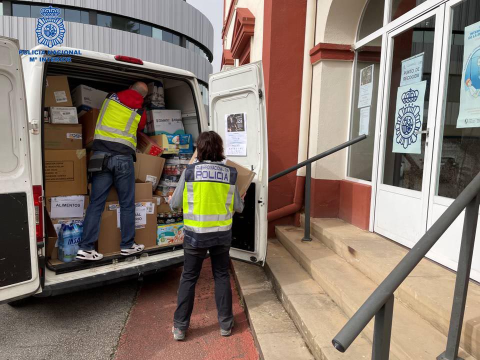 En este momento estás viendo La Policía Nacional de Navarra entrega material humanitario